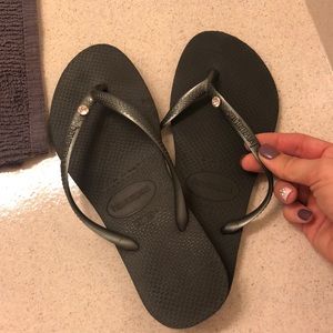 Worn only a couple times crystal havaianas
